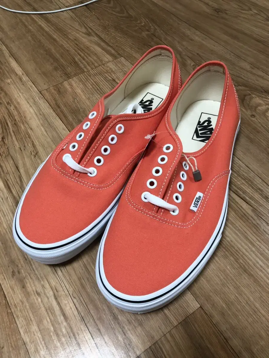 반스 vans 코랄색 어센틱 팝니다. 280새상품